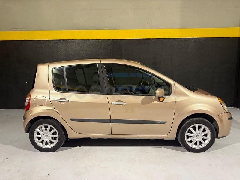 Usado Renault Modus Dynamique 113 CV (83 kW) 2005 Beige Monovolumen