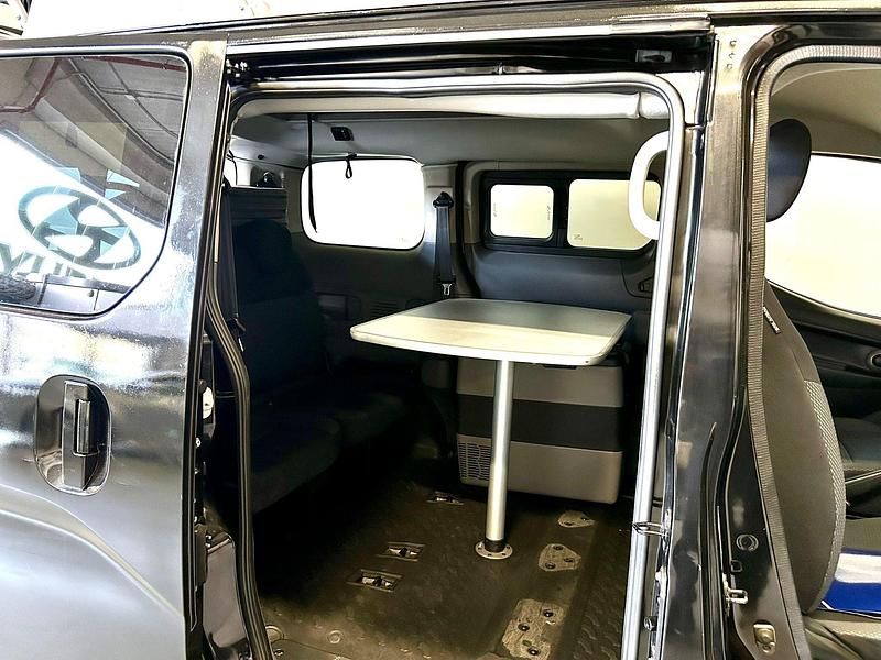 Usado Nissan Evalia Comfort 110 CV (80 kW) 2018 Negro Monovolumen