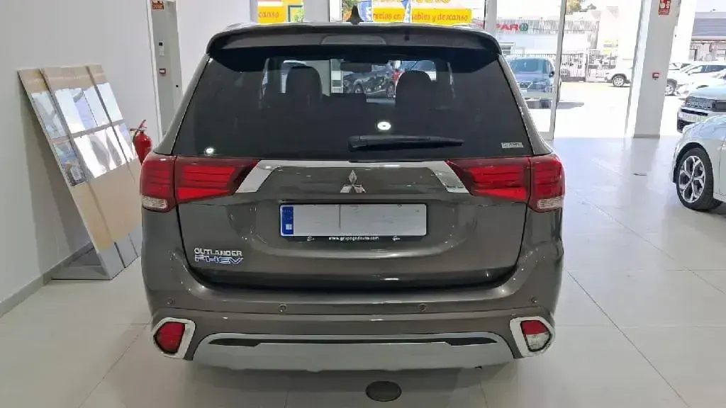 Usado Mitsubishi Outlander P-HEV 224 CV (164 kW) 2020 Marrón SUV