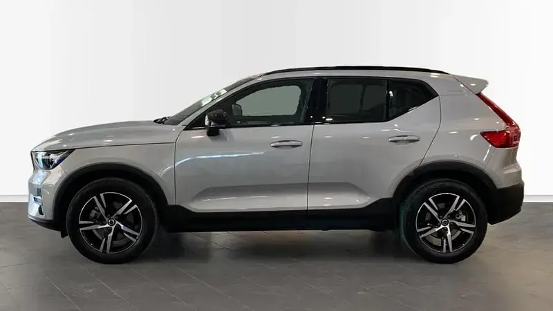 Usado Volvo XC40 Plus 163 CV (119 kW) 2025 Gris / plata SUV