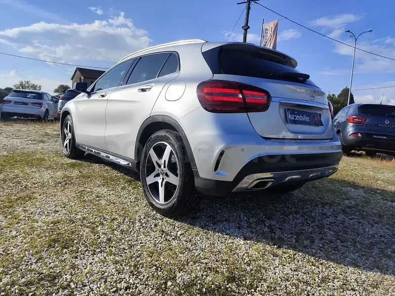 Usado Mercedes GLA200 150 CV (110 kW) 2020 Gris / plata SUV