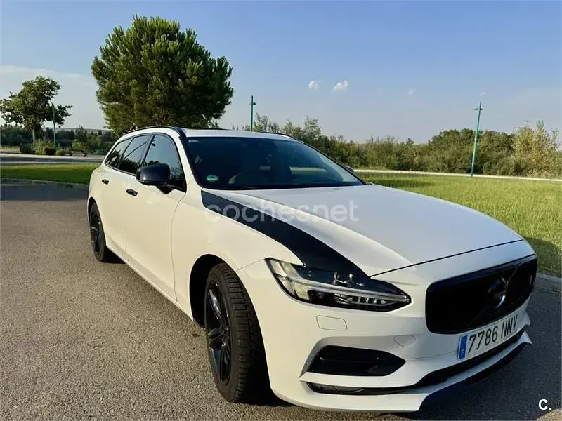 Usado Volvo V90 Momentum 190 CV (139 kW) 2019 Blanco Familiar
