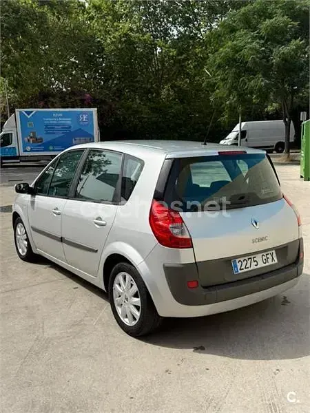 Usado Renault Scénic II Dynamique 110 CV (80 kW) 2008 Gris / plata Monovolumen