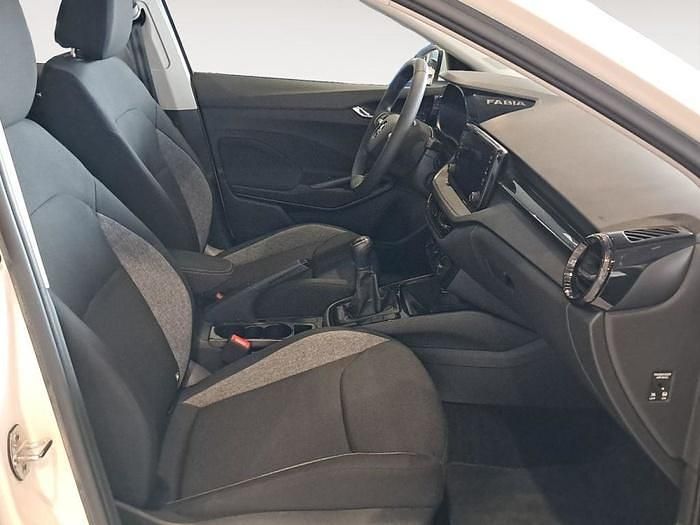 Usado Skoda Fabia 80 CV (58 kW) 2024 Blanco