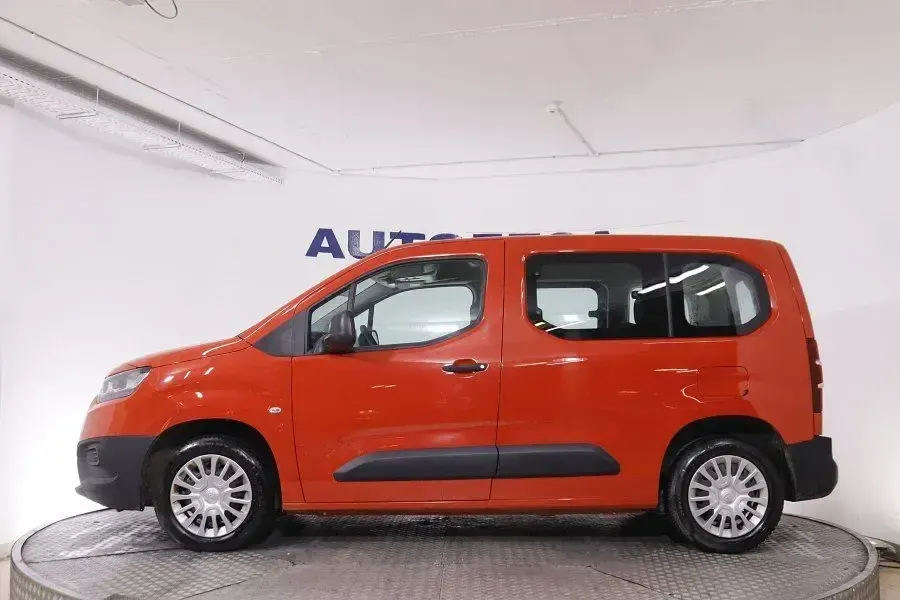 Usado Toyota Proace Verso City 130 CV (95 kW) 2023 Rojo Familiar