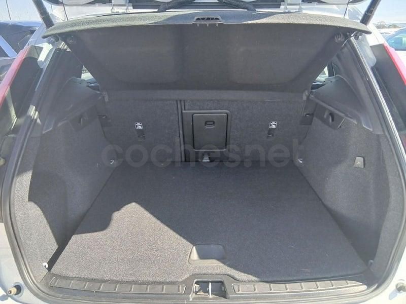 Usado Volvo XC40 Core 163 CV (119 kW) 2022 Gris / plata SUV