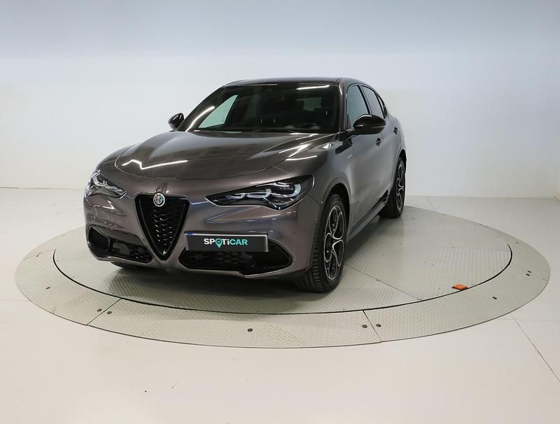 Gris Usado 2023 Alfa Romeo Stelvio Veloce SUV | 35.900 € (Precio justo) - Imagen 1/4