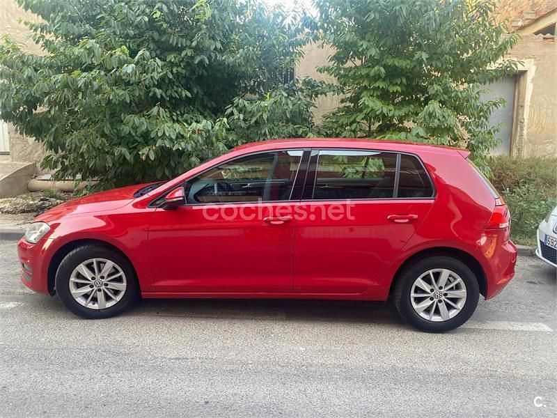 Rojo Usado 2013 VW Golf VII Berlina | 8600 € (Buen precio) - Imagen 1/4