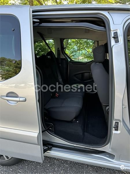 Usado Peugeot Partner Tepee Active 100 CV (73 kW) 2016 Gris / plata Monovolumen