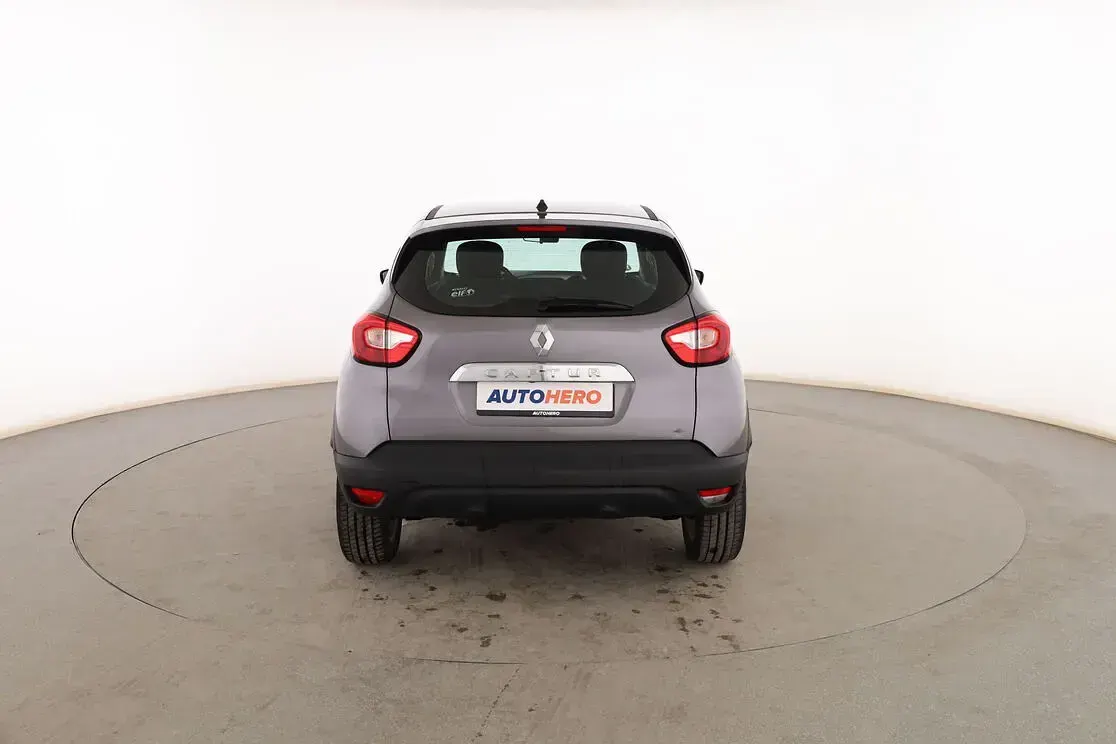 Usado Renault Captur Zen 90 CV (66 kW) 2017 Gris SUV
