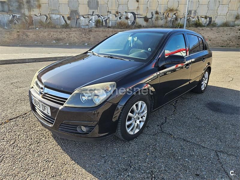 Negro Usado 2005 Opel Astra Elegance Berlina | 2000 € (Buen precio) - Imagen 1/4