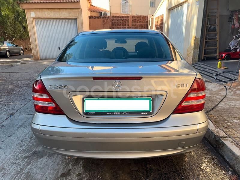 Usado Mercedes C220 Classic 150 CV (110 kW) 2004 Beige Berlina
