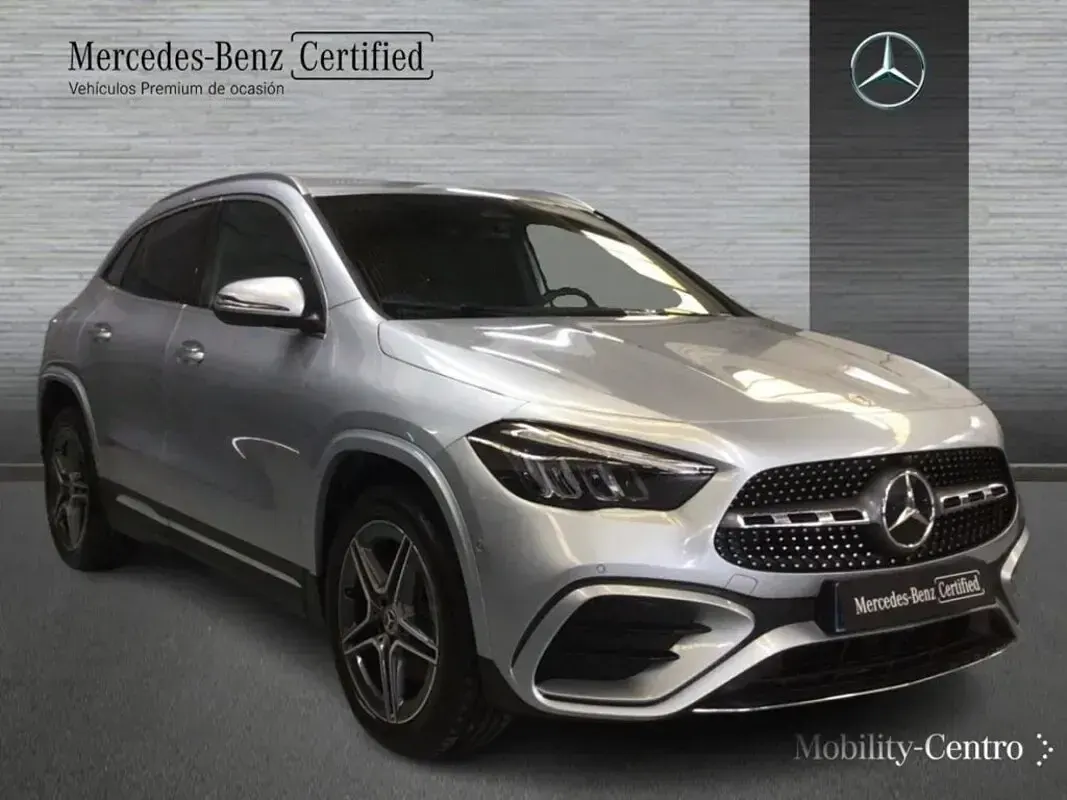 Usado Mercedes GLA250 163 CV (119 kW) 2025 Plata hightech SUV
