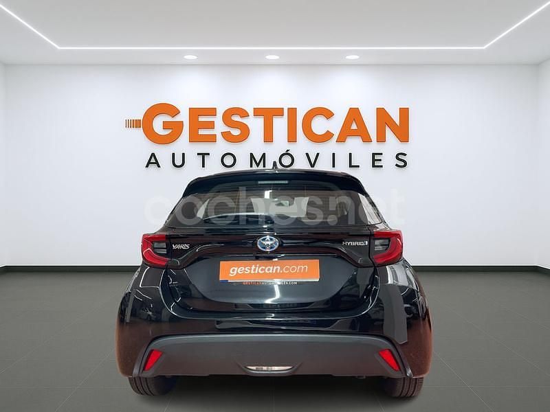 Usado Toyota Yaris Hybrid Active 116 CV (85 kW) 2021 Negro Berlina