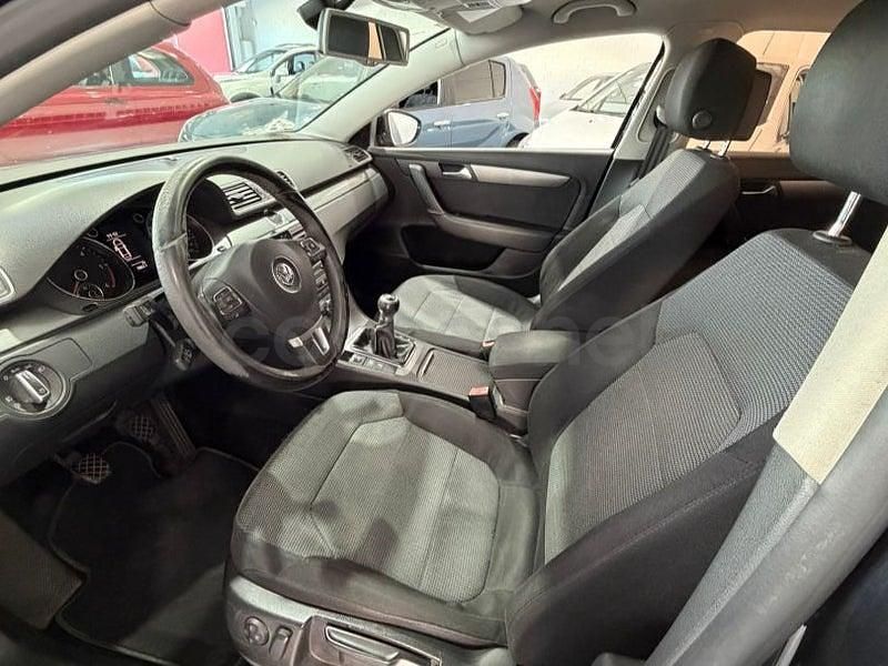 Usado VW Passat Advance 105 CV (77 kW) 2012 Negro Berlina