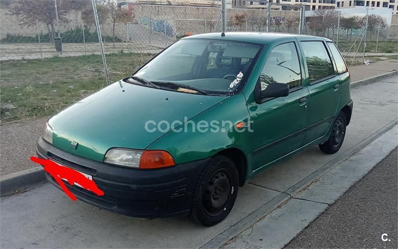 Usado Fiat Punto S 63 CV (46 kW) 1999 Verde Berlina