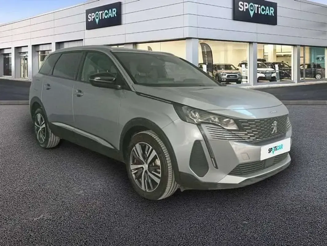 Usado Peugeot 5008 Allure 131 CV (96 kW) 2024 Gris SUV