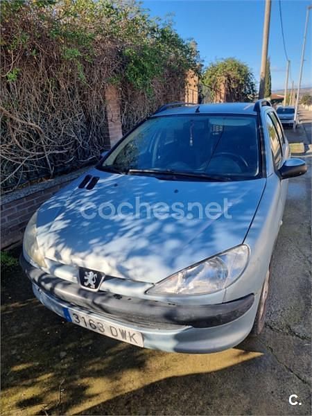 Usado Peugeot 206 70 CV (51 kW) 2006 Gris / plata Familiar