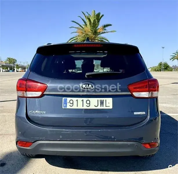 Käytetty Kia Carens 115 HP (84 kW) 2017 Sininen Tila-auto