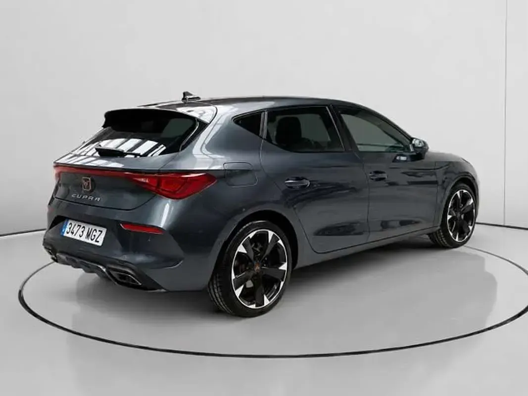 Usado Cupra Leon 150 CV (110 kW) 2023 Gris Utilitario