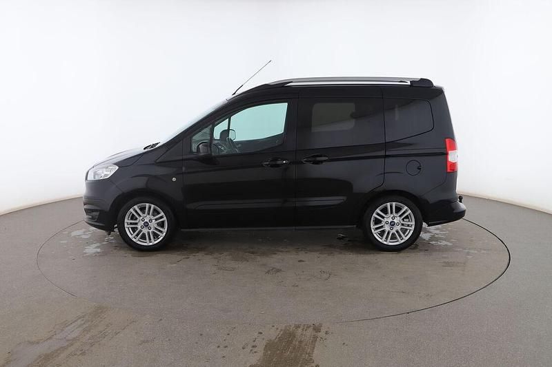 Usado Ford Tourneo Courier Titanium 100 CV (73 kW) 2016 Negro Monovolumen