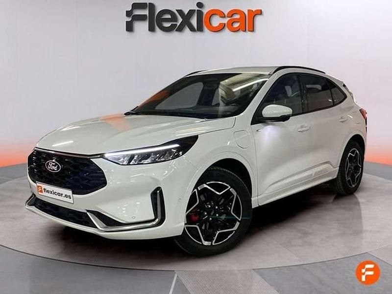 Usado Ford Kuga ST-Line 243 CV (178 kW) 2024 Blanco SUV