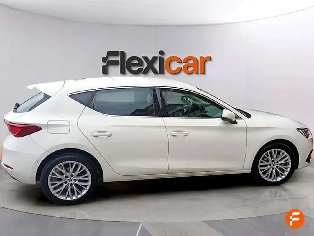 Usado Seat Leon XCELLENCE 150 CV (110 kW) 2022 Blanco Berlina