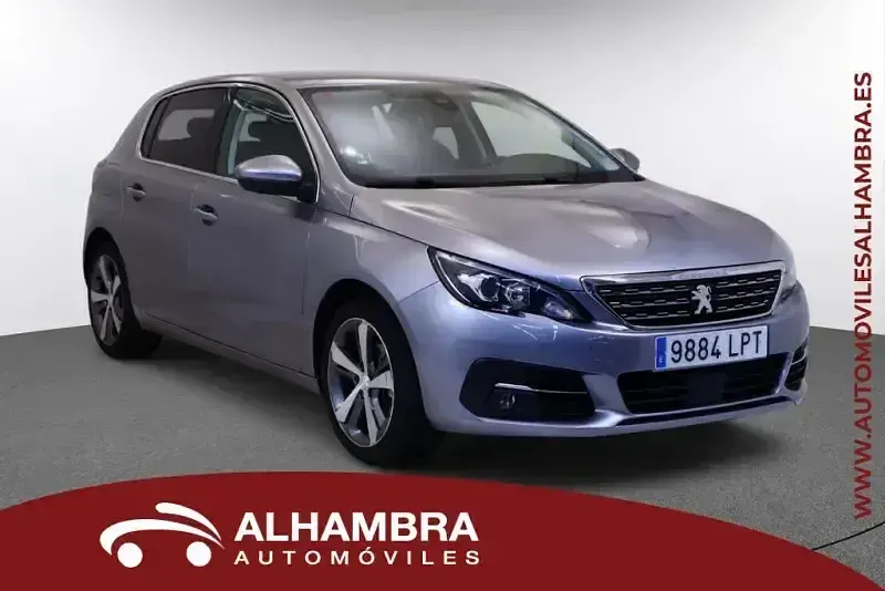 Usado Peugeot 308 Active 130 CV (95 kW) 2021 Gris / plata Berlina