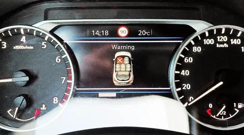 Usado Nissan Juke N-Connecta 114 CV (83 kW) 2024 Diamond silver (metalizado) SUV