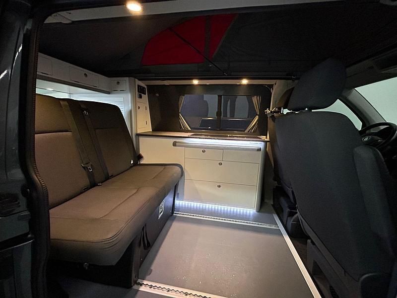 Usado VW Caravelle 150 CV (110 kW) 2019 Gris Monovolumen