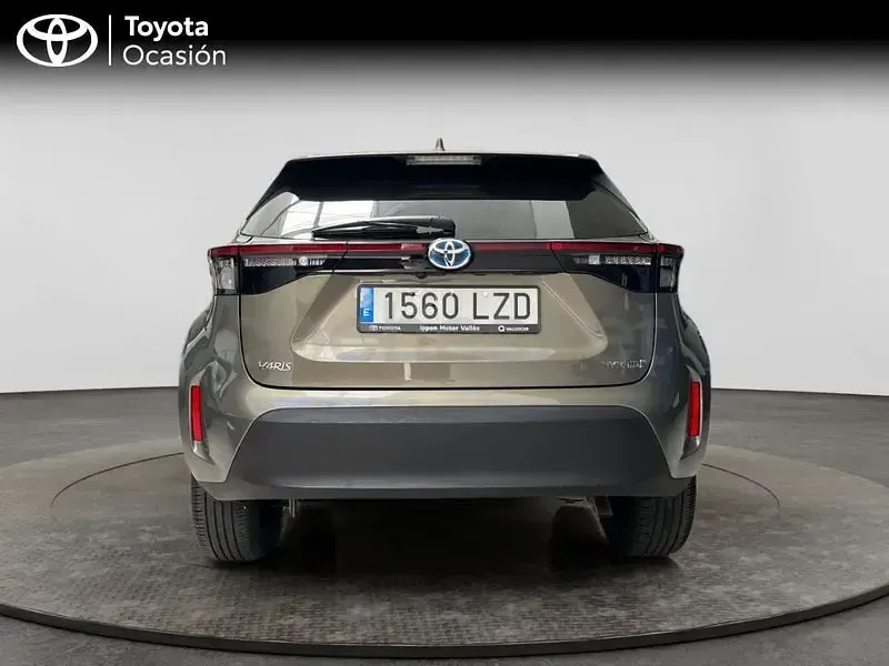 Usado Toyota Yaris Cross Style 116 CV (85 kW) 2022 Gris / plata SUV