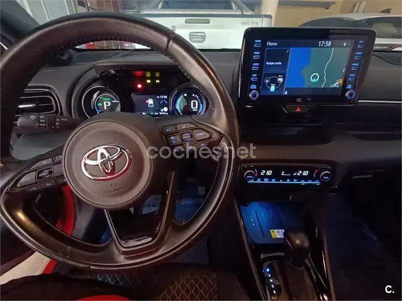 Usado Toyota Yaris Hybrid Edition 116 CV (85 kW) 2021 Rojo Berlina