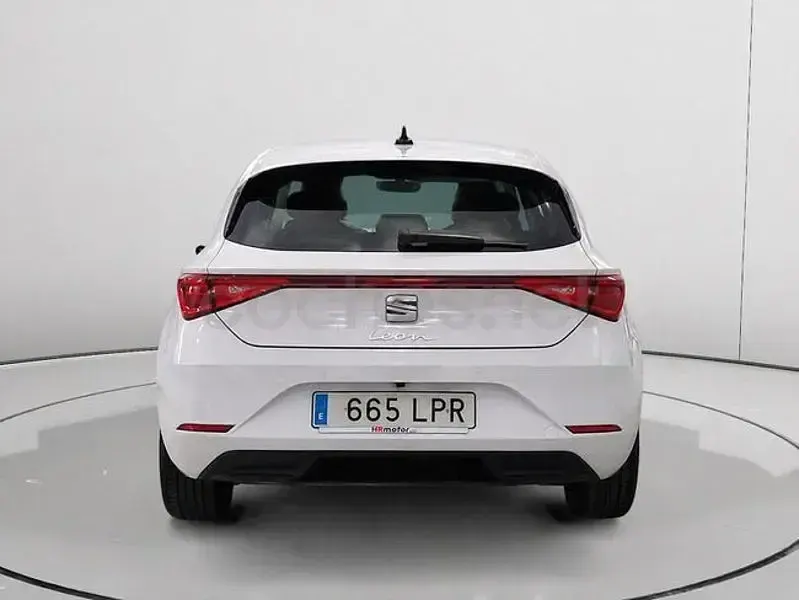 Usado Seat Leon Style 110 CV (80 kW) 2021 Blanco Berlina