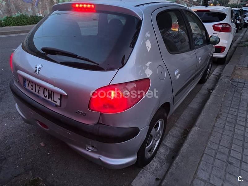 Usado Peugeot 206 75 CV (55 kW) 2003 Gris / plata Berlina
