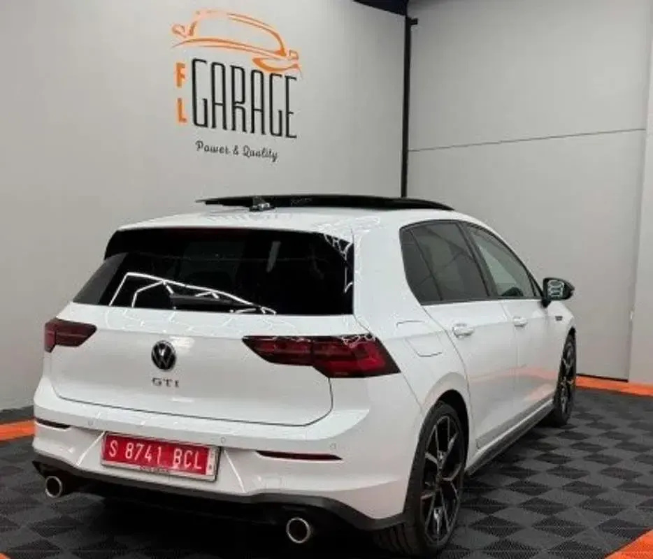 Usado VW Golf VIII GTI 245 CV (180 kW) 2023 Blanco Utilitario