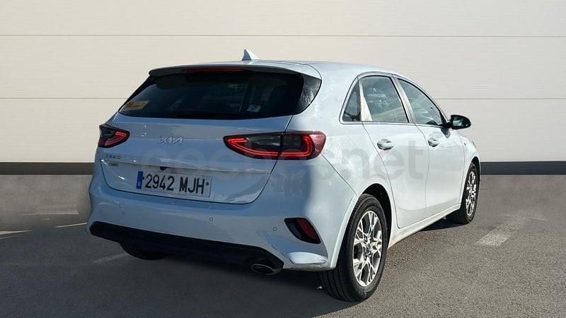 Usado Kia Ceed 136 CV (100 kW) 2023 Blanco Utilitario