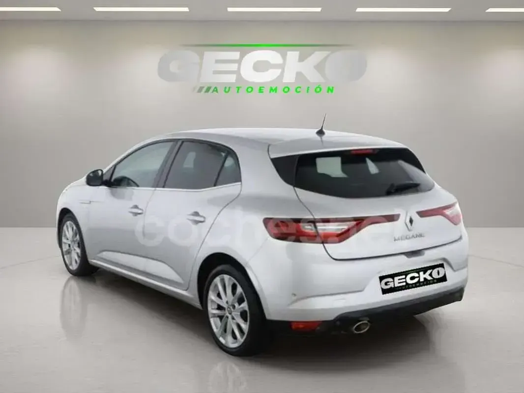 Usado Renault Mégane IV Zen 132 CV (97 kW) 2018 Gris Utilitario