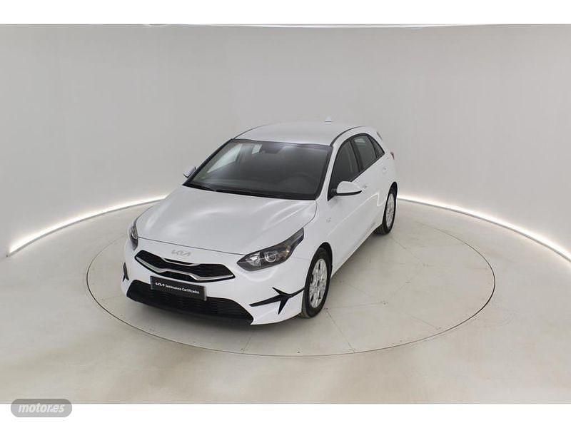 Blanco Usado 2024 Kia Ceed | 19.740 € (Precio justo) - Imagen 1/4