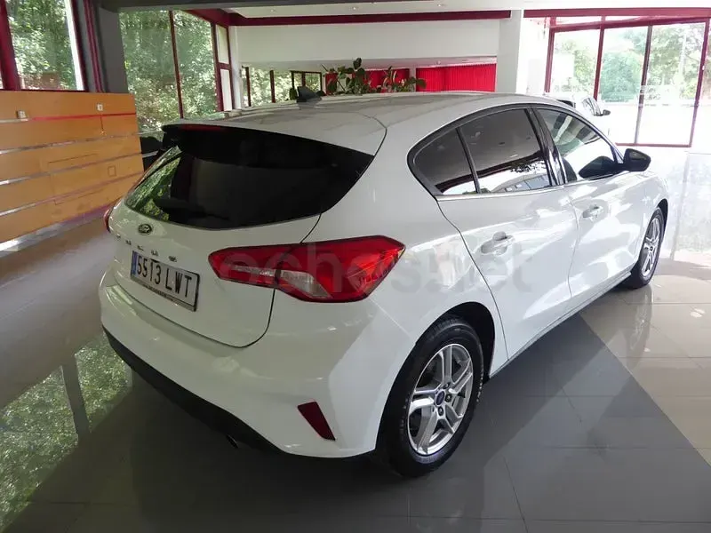 Usado Ford Focus Trend 120 CV (88 kW) 2022 Blanco Berlina