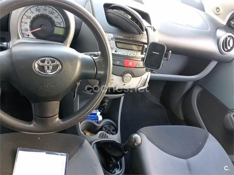Gris / plata Usado 2006 Toyota Aygo Utilitario | 3600 € (Buen precio) - Imagen 1/4
