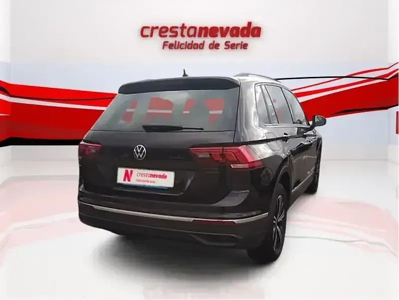 Usado VW Tiguan R-line 245 CV (180 kW) 2023 Negro SUV