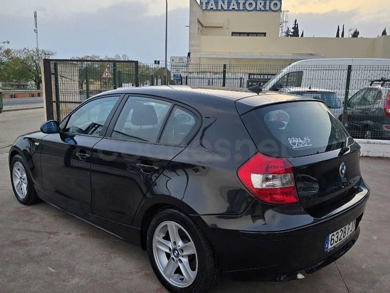 Usado BMW 118 122 CV (89 kW) 2007 Negro Utilitario