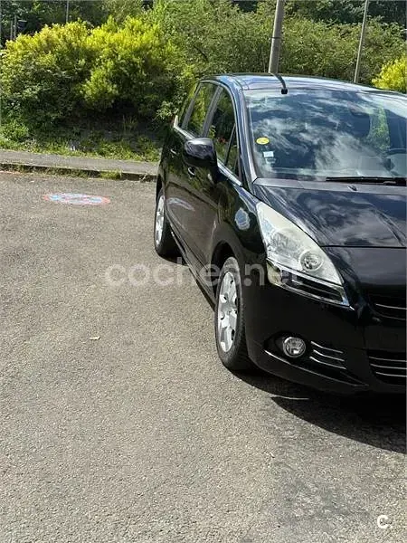 Usado Peugeot 5008 Allure 115 CV (84 kW) 2011 Negro Monovolumen