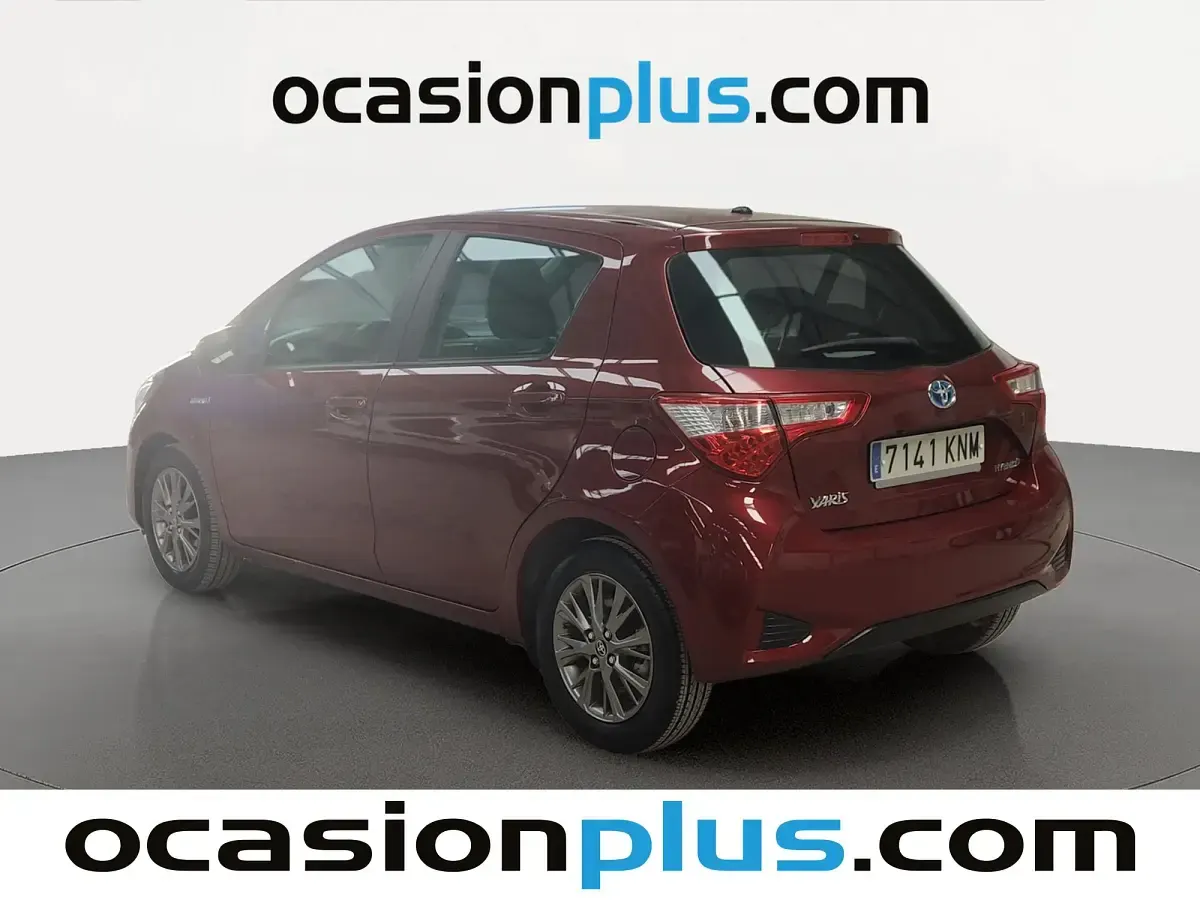 Usado Toyota Yaris Active 100 CV (73 kW) 2018 Rojo Utilitario