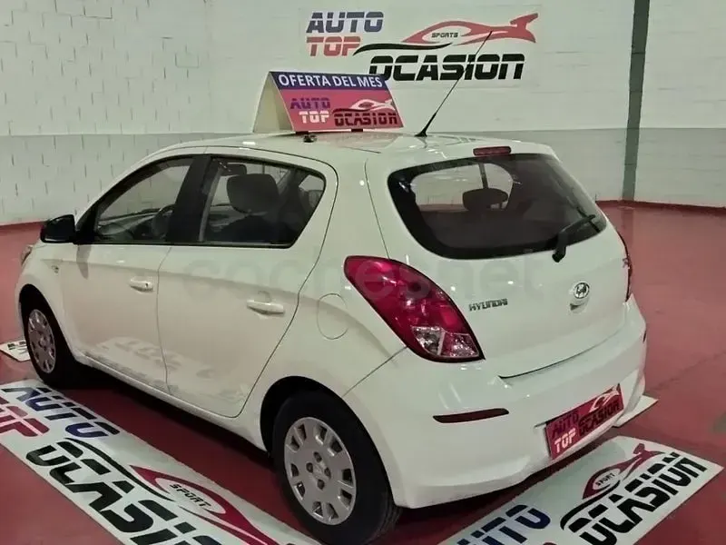 Usado Hyundai i20 85 CV (62 kW) 2014 Blanco Utilitario