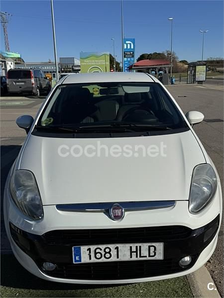 Usado Fiat Punto Pop 75 CV (55 kW) 2012 Blanco Utilitario