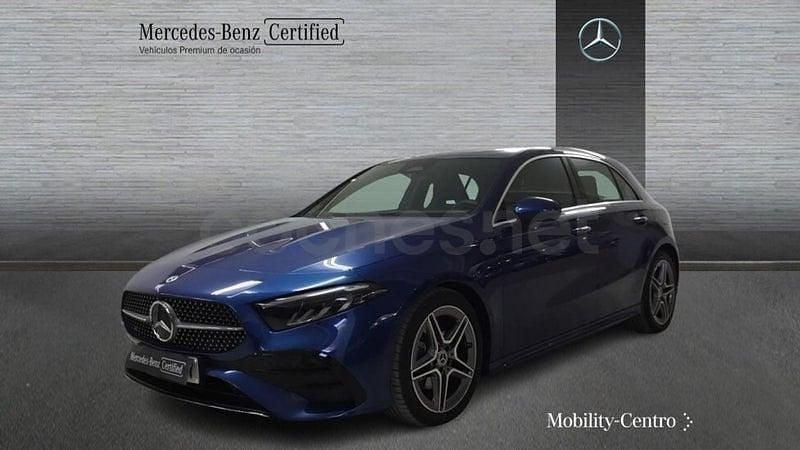Usado Mercedes A180 AMG line 116 CV (85 kW) 2024 Azul espectra Berlina