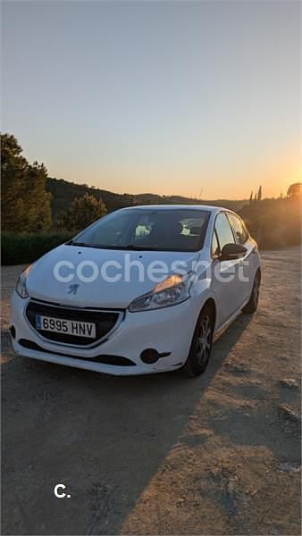 Blanco Usado 2013 Peugeot 208 Active Utilitario | 4500 € (Caro) - Imagen 1/4