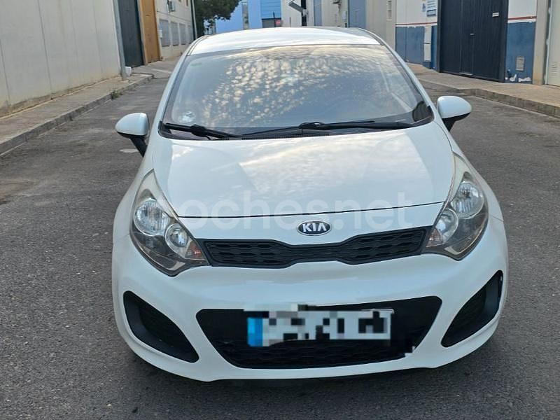 Blanco Usado 2014 Kia Rio Berlina | 6999 € (Buen precio) - Imagen 1/4