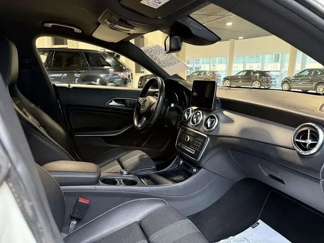 Usado Mercedes CLA220 177 CV (130 kW) 2016 Blanco Coupe